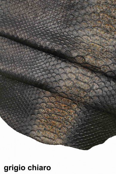 PELLE made in ITALY vitello nero con stampa squama serpente incisa, pellame pitone dipinta e decorata a mano