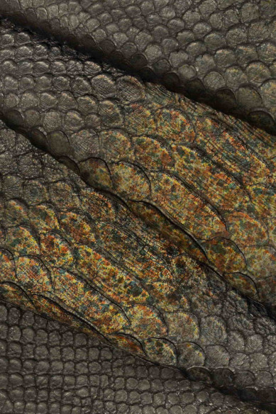 PELLE made in ITALY vitello nero con stampa squama serpente incisa, pellame pitone dipinta e decorata a mano