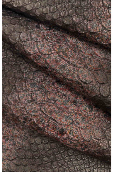 PELLE made in ITALY vitello nero con stampa squama serpente incisa, pellame pitone dipinta e decorata a mano