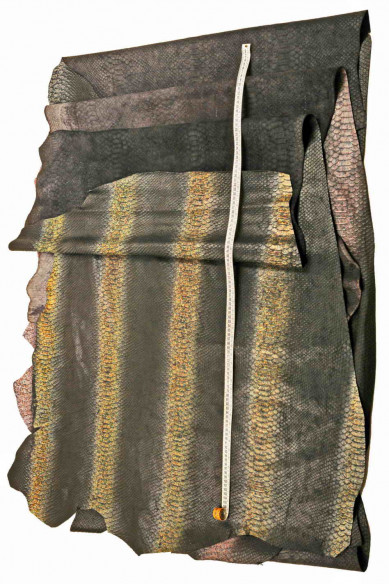 PELLE made in ITALY vitello nero con stampa squama serpente incisa, pellame pitone dipinta e decorata a mano