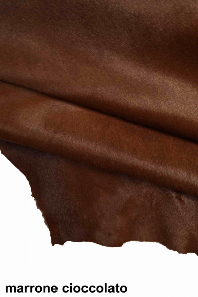 Pellame italiano, cavallino tinta unita, colori vivi ed intensi, morbidezza media, look raffinato