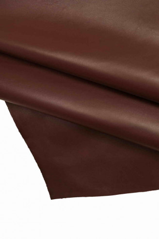Italian leather, burgundy nappa half calfskin, smooth, soft and with a velvety touch, sporty look