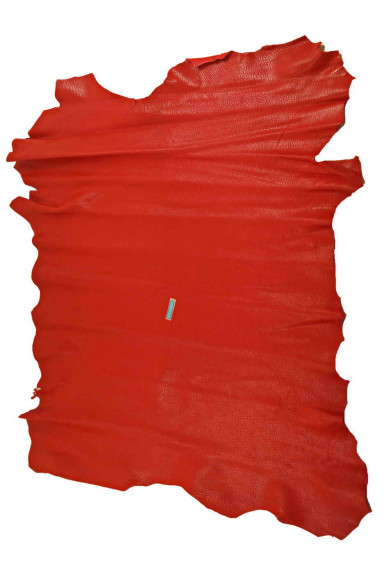 Pellame italiano, capra con stampa grana dollaro color rosso, abbastanza lucida, morbida, look sportivo