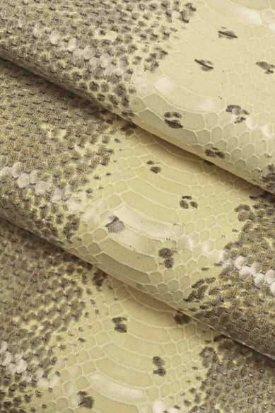 PELLE italiana, mezzo vitello stampa SQUAMETTA e disegno serpente, lucido, un po' rigido, 3 colori disponibili