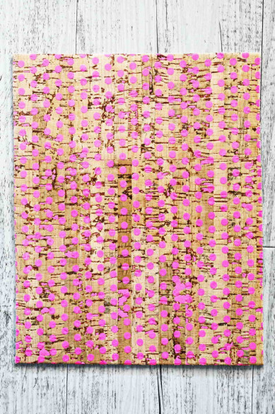 Fogli di SUGHERO naturale stampa a pois color rosa con PELLE di vitello color panna accoppiata nel retro 25x20/30x30/40x40 cm