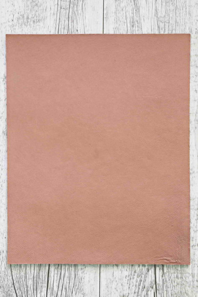 Pezzi di SUGHERO naturale con stampa astratta color bianco e PELLE color rosa antico accoppiata nel retro 15x12/ 25x20/ 30x30 cm