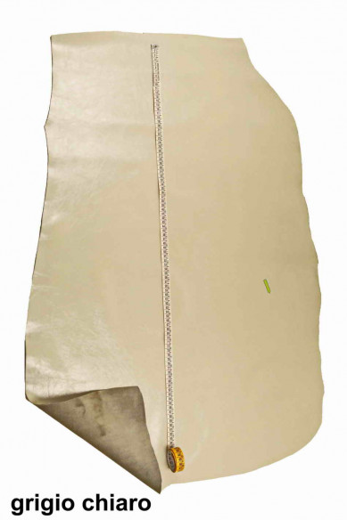 Pellami LUCIDI effetto VERNICIATO, pelle laccata grigio chiaro, beige, camel stropicciata