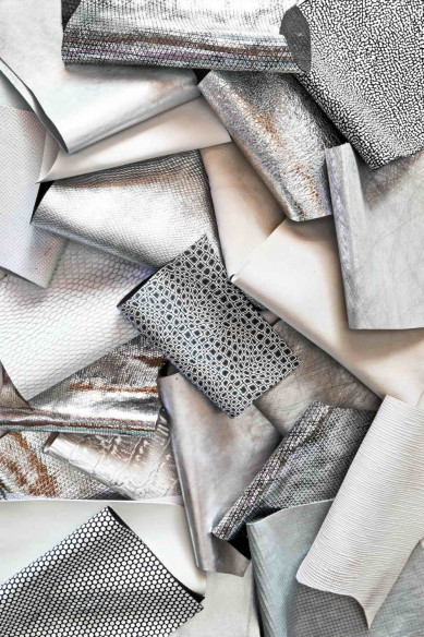 Leather scraps bag, WHITE, GREY and SILVER tones, fancy textures and softness various, from 0,7 lbs to 2 lbs