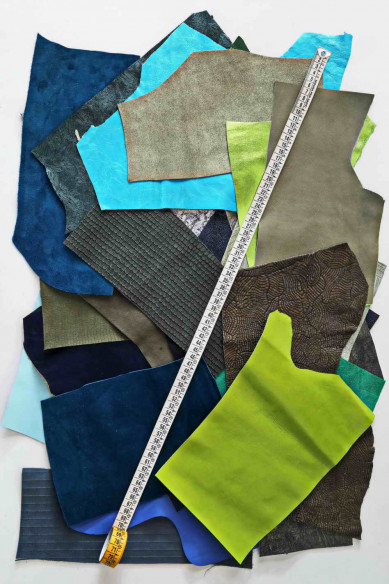 Sacchetto di ritagli di pelle miste, tonalità di BLU e VERDE, stampe, lamine, fantasie e morbidezze varie  da 0,300 a 1 kg
