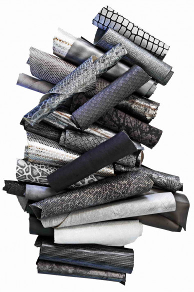 Sacchetto di ritagli di pelle miste, tonalità di ARGENTO e GRIGIO, stampe, lamine, fantasie e morbidezze varie  - 1/2 kg e 1 kg