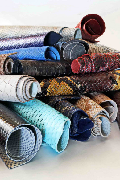 Sacchetto di ritagli di PELLI STAMPATE, mix di pellami stampa pitone, cocco, lucertola in pezzi, colori vari, da 0,300 kg a 1 kg