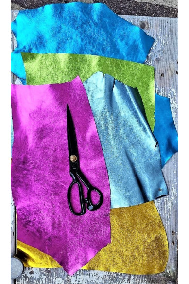 Selected leather scraps, METALLIC 5 bright tones as per pictures, approx size 10 x 8" each piece, 0,420 lbs