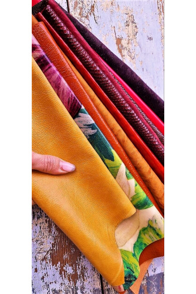 10 Ritagli di pellami unici selezionati, toni GIALLO, ARANCIONE, ROSSO, pezzi di pelle assortimento mix di fantasie come da foto