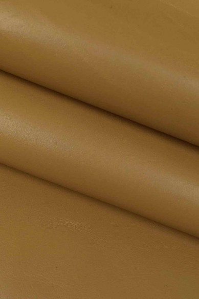 PELLAME LISCIO beige, pelle di vitellino morbida, vitello naturale semi-lucido nocciola