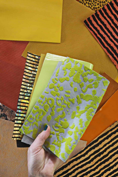 Scampoli di pellame GIALLO e ARANCIO, pezzi di pelle pretagliati casuali, laminati, stampati tinta unita, 25 x 20 cm