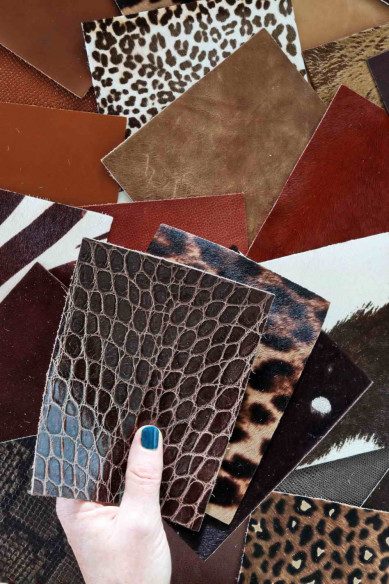 Stock di 12 PEZZI MISTI sui toni del marrone, cuoio, testa di moro, tinta unita, laminati e stampati, 15 x 12 cm