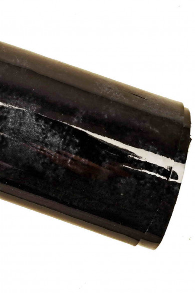 PELLE di VERNICE nera con sfumature grigio e blu, pellame lucido sfumato, vitello rigido luminoso