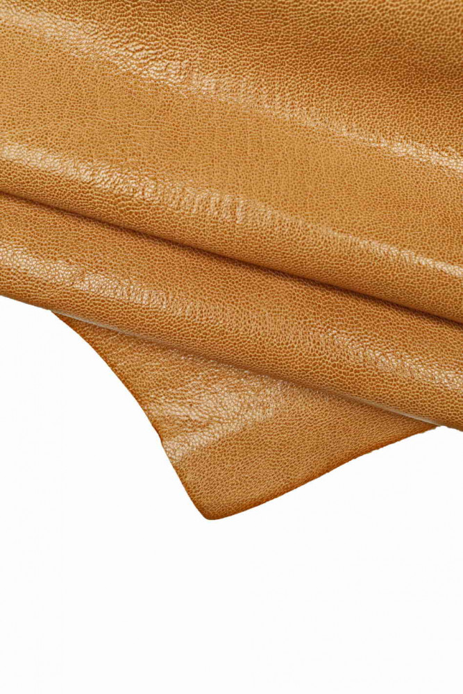 Beige PEBBLE GRAIN leather skin, vegetable sporty goatskin, light brown medium softness skin