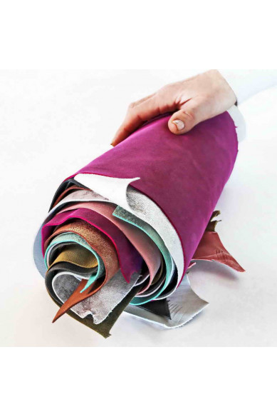 Scampoli pelle effetto camoscio con lamina,ritagli di pellame scamosciato laminato,assortimento casuale,toni vari 0,500 kg-1 kg