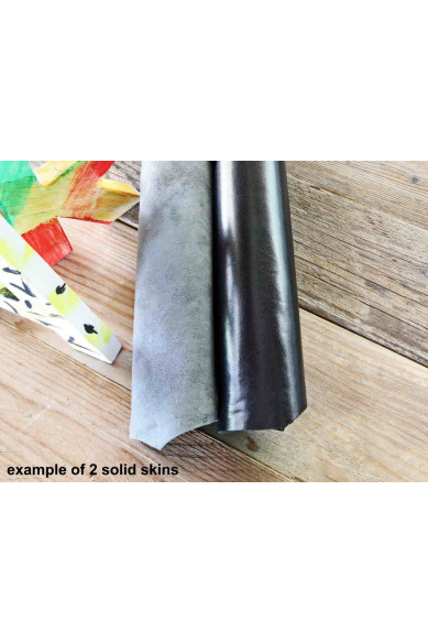 2 Pelli intere casuali colori NERO e GRIGIO, stampate e/o tinta unita, scamosciate, metallizzate, combinazione da scegliere