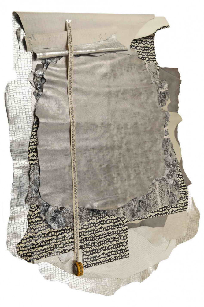 2 Random leather skins, White,...