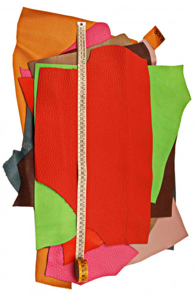 Ritagli di pellami di vitello con grana, pelle martellata in tinta unita, grane e colori casuali   0,500 kg - 1 kg