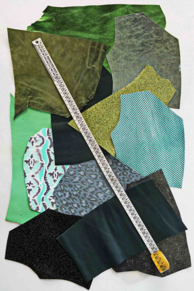 Leather scraps bag,GREEN color, fancy textures, foils and softness various  0,7 lbs - 0,300 kg
