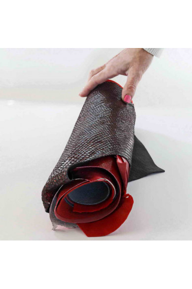 Scampoli di pelle miste color ROSSO, fantasie varie e tinta unita, ideali per l'artigianato  0,500 kg