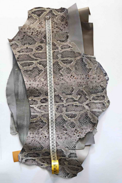 Scampoli di pelle miste color GRIGIO CHIARO, fantasie varie e tinta unita, ideali per l'artigianato  0,500 kg