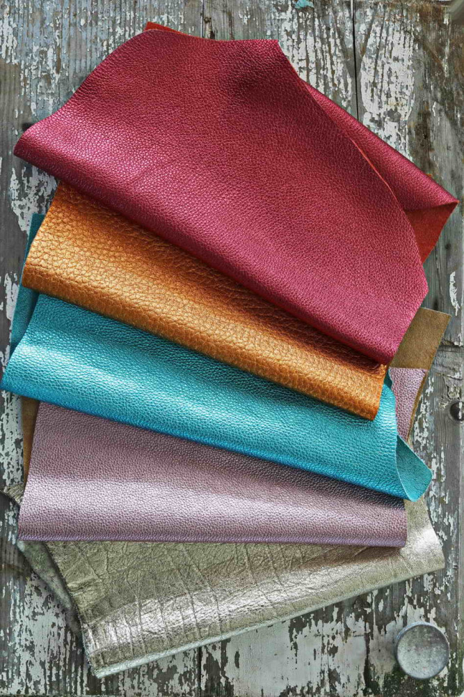 5 Selected leather pieces, metallic...