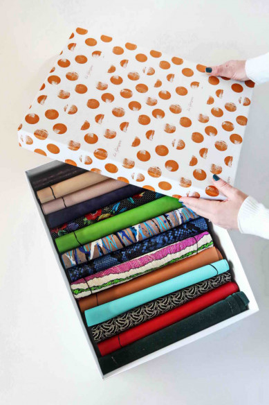 20 pezzi di pelle pretagliati, scelta CASUALE di pellami laminati, fantasia, stampati, vernici, vintage e tinta unita 40x40 cm