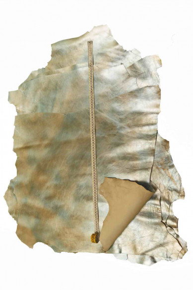 Pellame LAMINATO platino celeste, capra laminata sfumata, pelle lucida stropicciata, morbidezza media