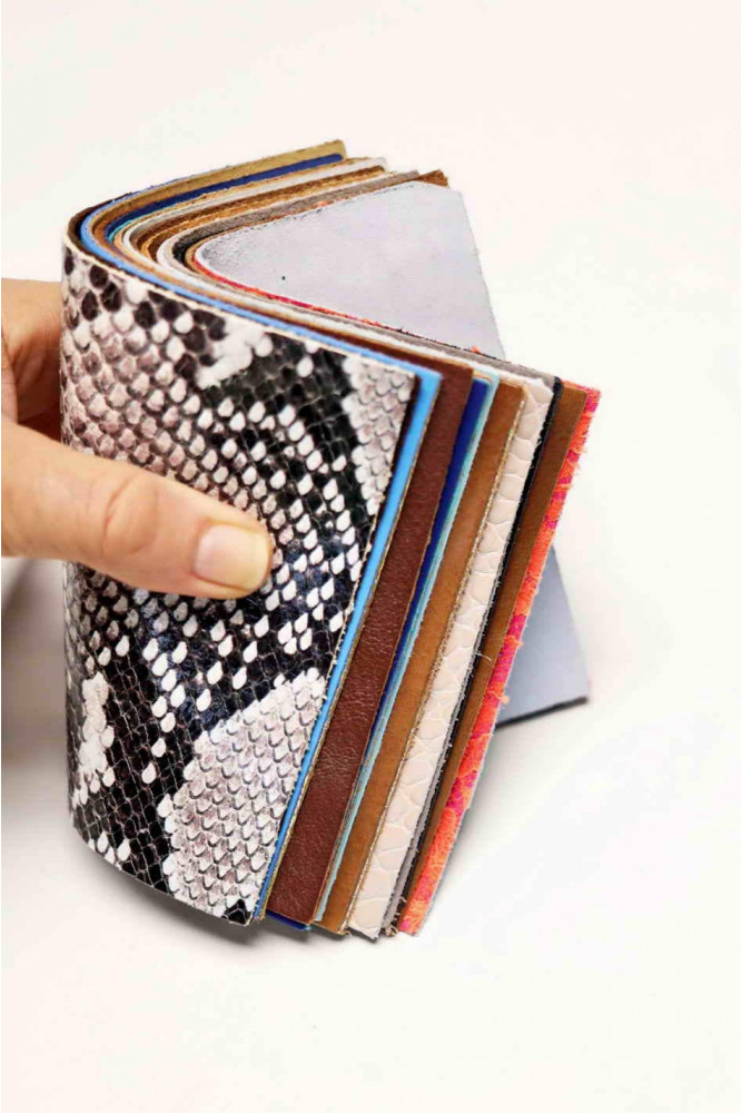 Bundles of 30 leather sheets, RANDOM...