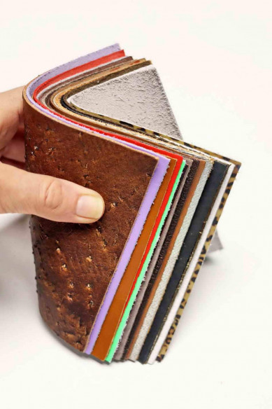 Bundles of 30 leather sheets, RANDOM selection precut pieces size 6 x 5 inches in different colors and finishings, mix remnants