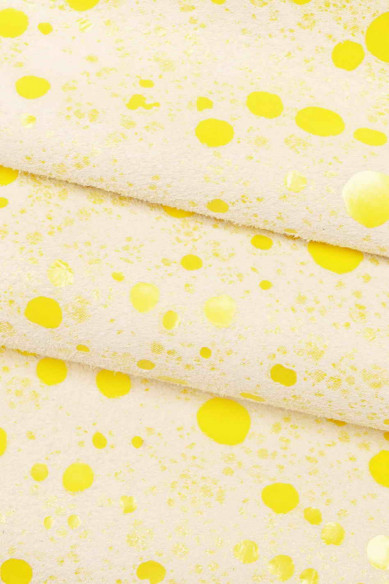 Pelle stampata SCAMOSCIATA, pellame di camoscio base bianco con motivo giallo, rosso e blu, camoscio su capra morbido