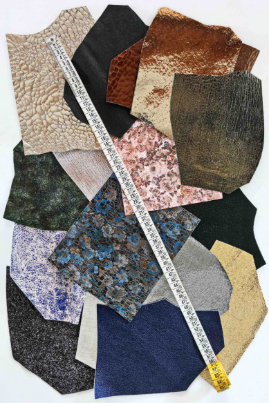 Sacchetto di ritagli di pelli con effetto CRACK, laminati e non, rifinizioni varie, pellami craquele' in pezzi   0,300 kg