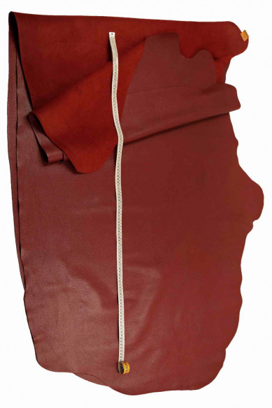 Vitello BORDEAUX con grana dollaro, pelle sportiva abbastanza lucida, pellame stampato morbido 1.3-1.5 mm
