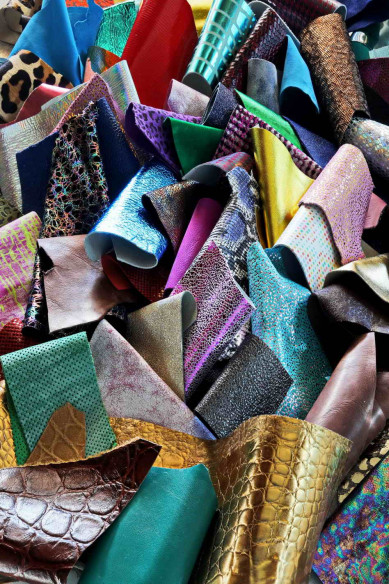 100 Leather scraps, 2x4"/5x10 cm minimum measures, RANDOM selection, MIX of printed, metallic, solid colors, patent and vintage