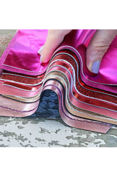 10 Ritagli di pelle ROSSO e ROSA laminata, selezione casuale metallizzati tinta unita LISCI, grana, spessori  e morbidezze varie