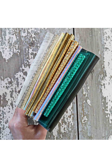 10 Ritagli di pelle PLATINO ORO e VERDE, selezione casuale, scampoli laminati e non, tinta unita, lisci,grana e morbidezze varie