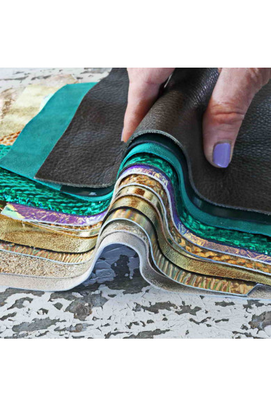 10 Ritagli di pelle PLATINO ORO e VERDE, selezione casuale, scampoli laminati e non, tinta unita, lisci,grana e morbidezze varie