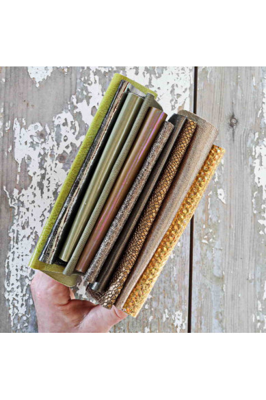10 Ritagli di pelle ORO BRONZO e VERDE, selezione casuale, scampoli laminati e non, tinta unita, lisci,grana e morbidezze varie