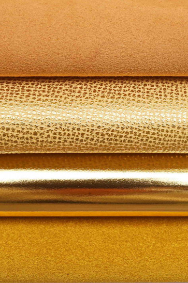 Assortimento di PELLAMI beige, giallo, oro, lotto di 4 pelli scamosciate, laminate, stampate, abbinate come da foto