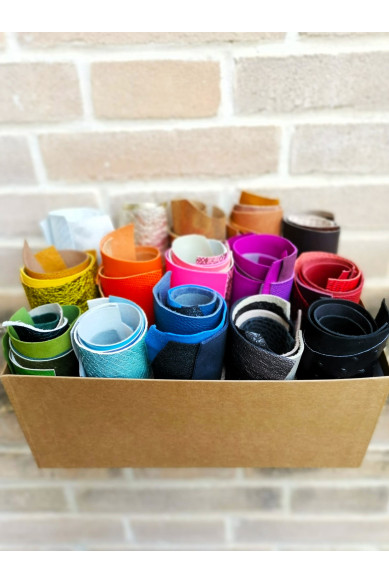 Lot of 75 random pieces of genuine leather, 15 different shades, small size