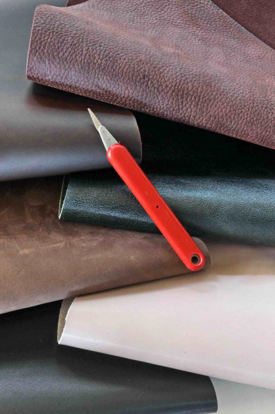 Leather pieces cow hide VERY THICK solid colors random assortment calf remnants thickness 1.5-2.5mm(4-6oz)  1 kg(2 lbs)