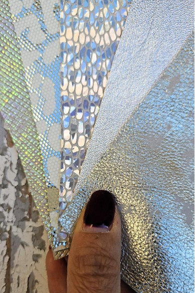 5 Ritagli di pellami unici selezionati, argento, platino e iridescente, stampe varie,laminate, mix di fantasie come da foto