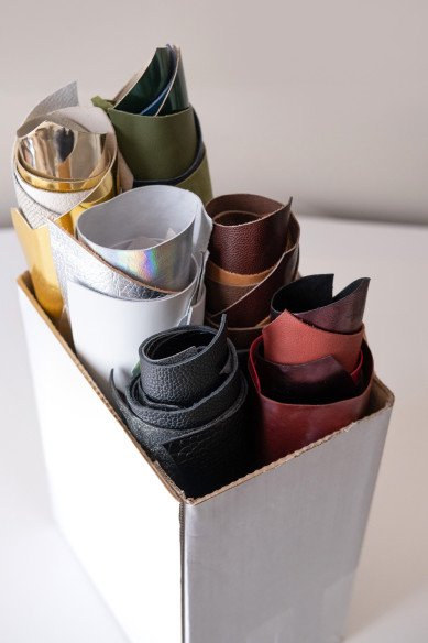 Genuine Leather 30 Scraps Bundle, Assorted 6 Colors Mix, Solid and Printed Pieces, 8x10"-25x20 cm for Crafting, Leatherwork