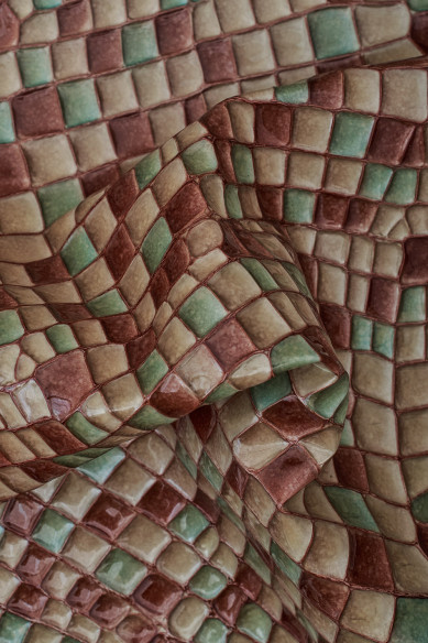 Pellame stampato COCCODRILLO multicolor, vitello lucido motivo cocco, pelle morbidezza media 0.9 - 1.1 mm