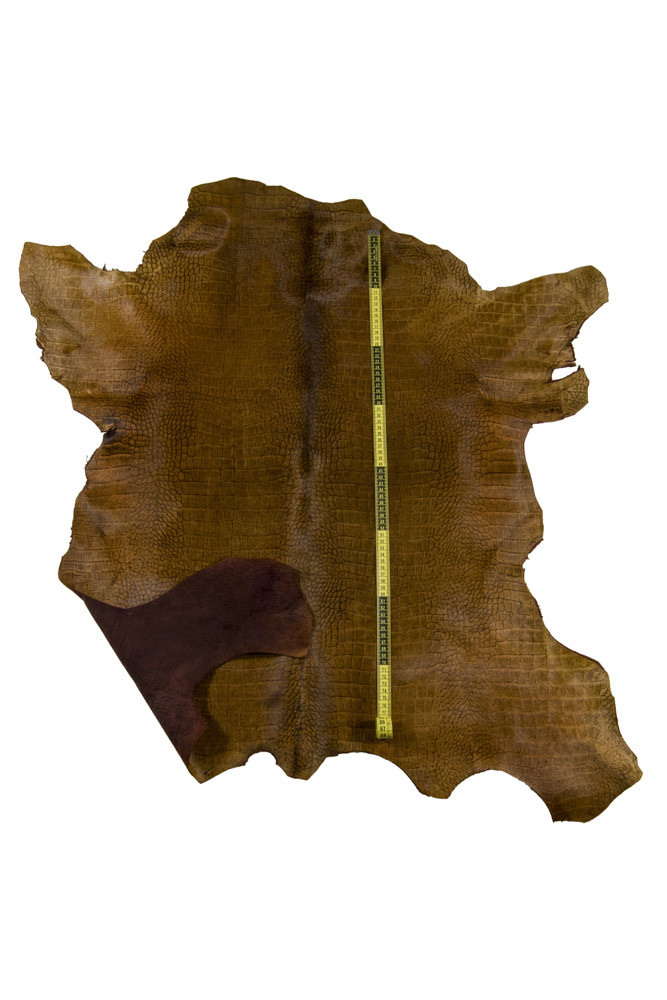 Brown CROCODILE textured hair on...