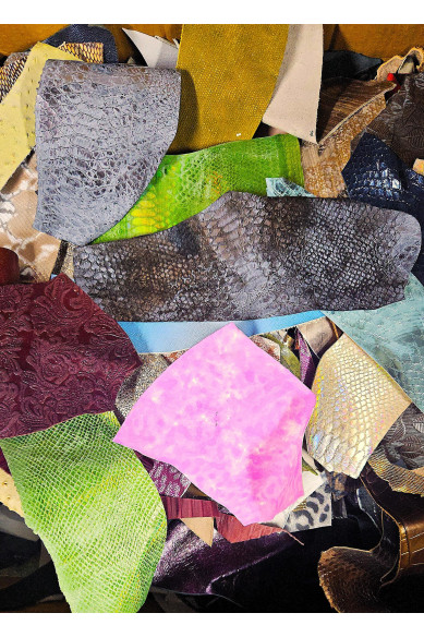 Leather offcuts, 2x4"/5x10 cm minimum measures, RANDOM selection, MIX of printed, metallic, solid colors, patent and vintage pcs